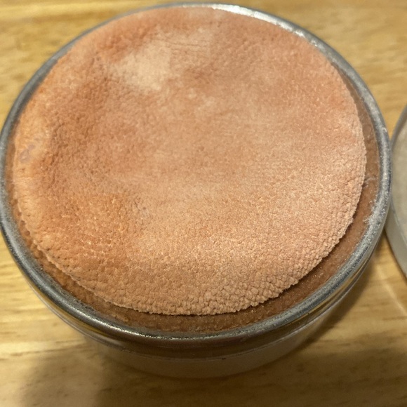 Vintage powder box with spring and puff - Picture 5 of 7